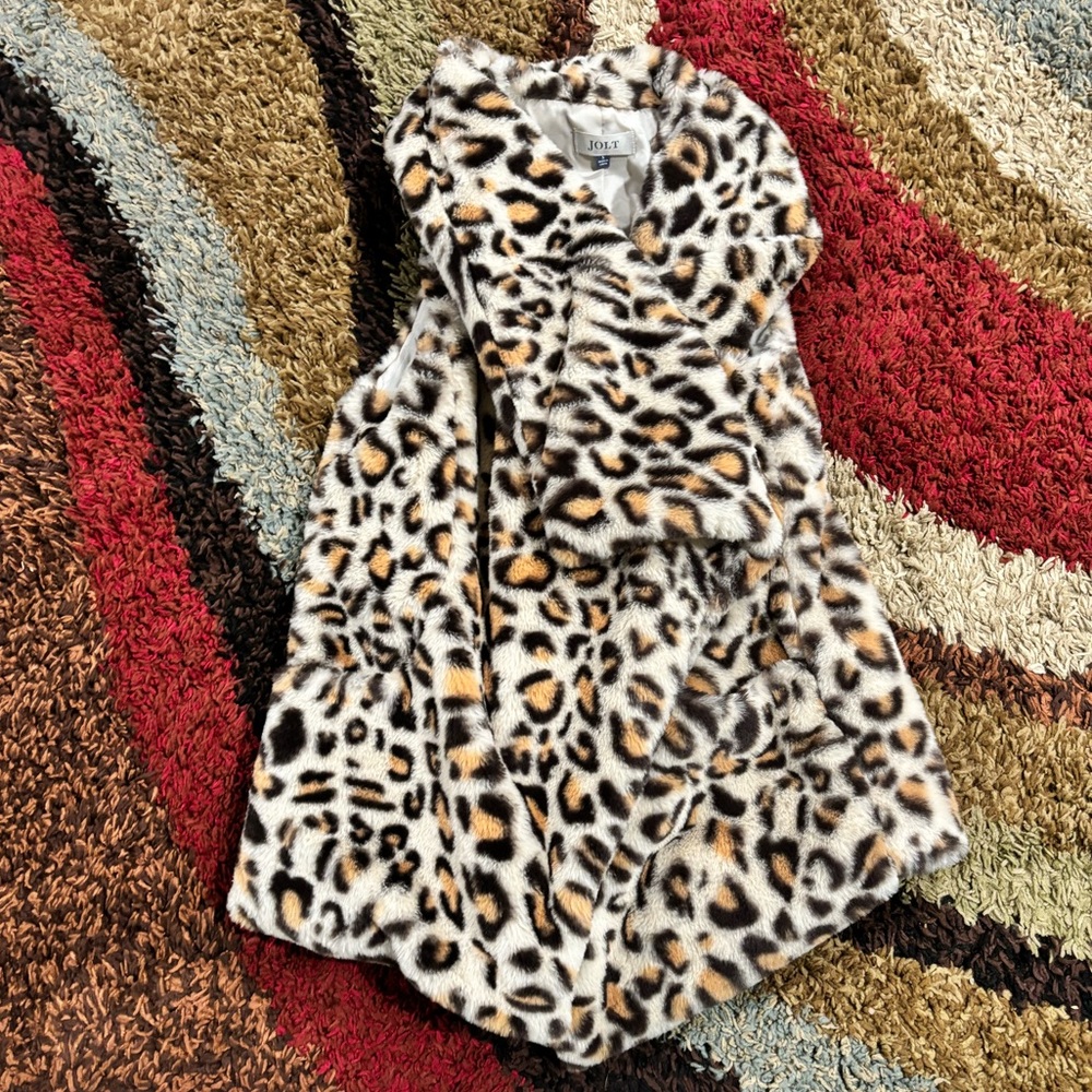 Cheetah print vest very soft